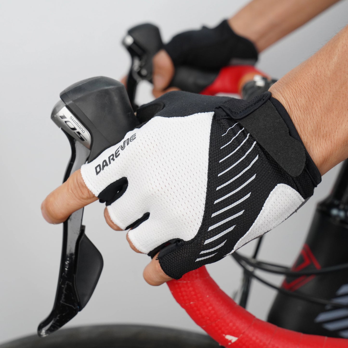 🚴‍♂️ DAREVIE MTB Cycling Gloves – Half-Finger, Gel-Padded, Shockproof, Breathable Bike Gloves (Taiwan Imported)