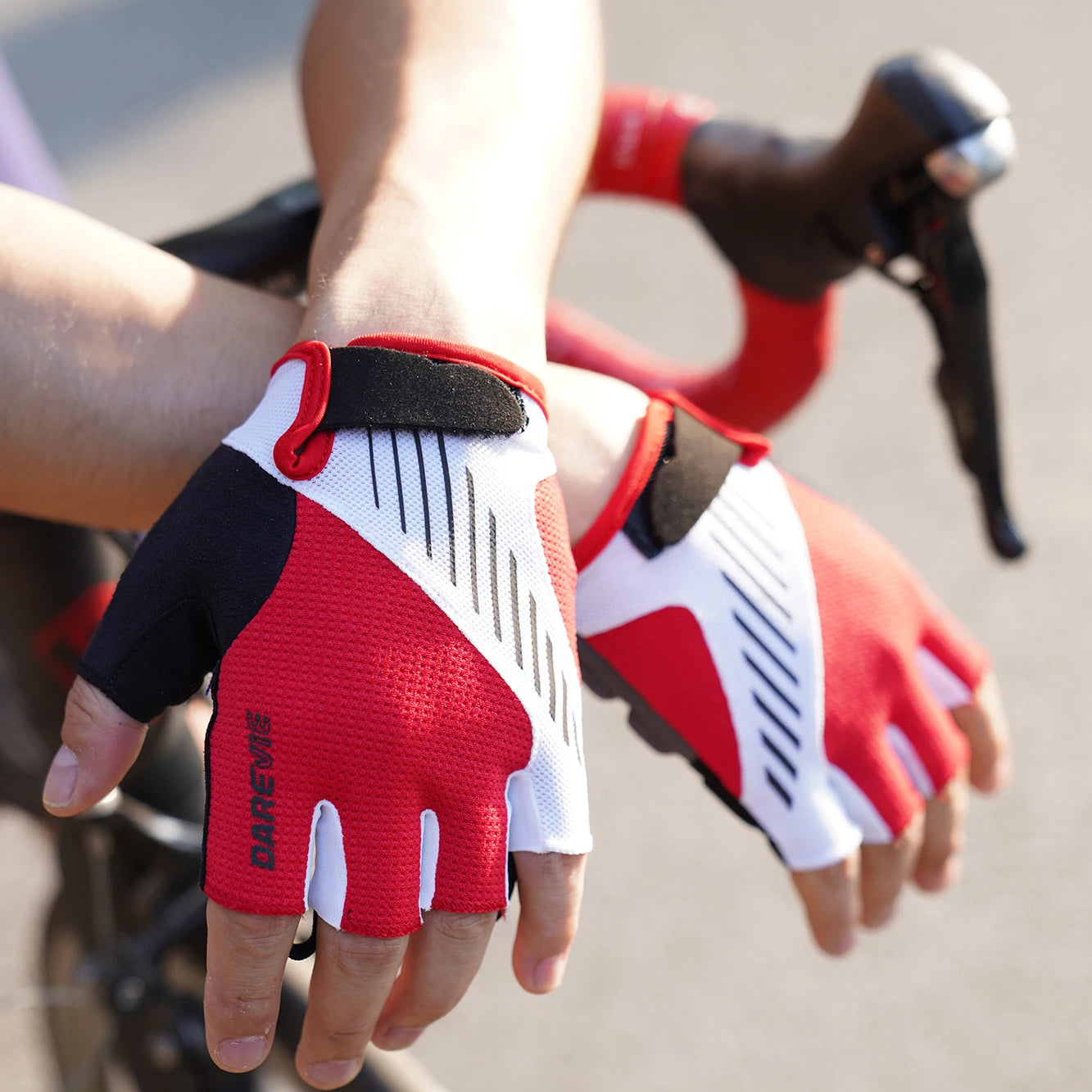 🚴‍♂️ DAREVIE MTB Cycling Gloves – Half-Finger, Gel-Padded, Shockproof, Breathable Bike Gloves (Taiwan Imported)